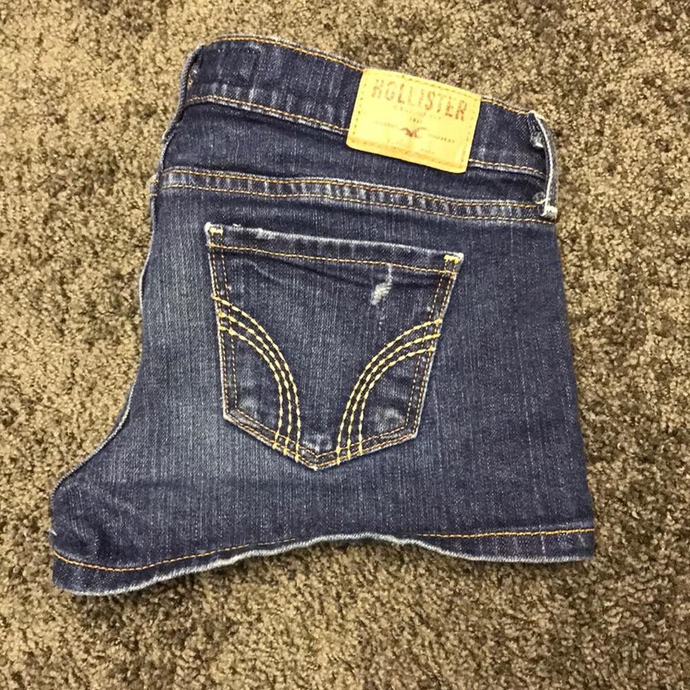 Beautiful Hollister Shorts!! Size 1!!! Barely worn